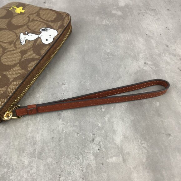 Coach X Peanuts Corner Zip Wristlet Wallet With Snoopy & Woodstock - Picture 6 of 10